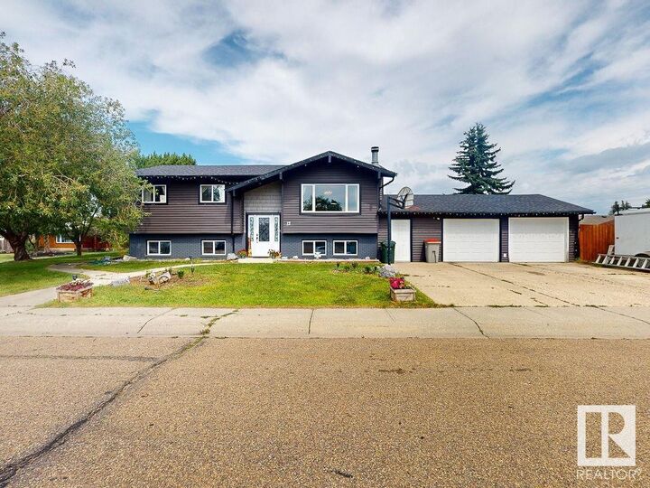 Property Photo: 12 Garden Valley Drive AB T7Z 1H6