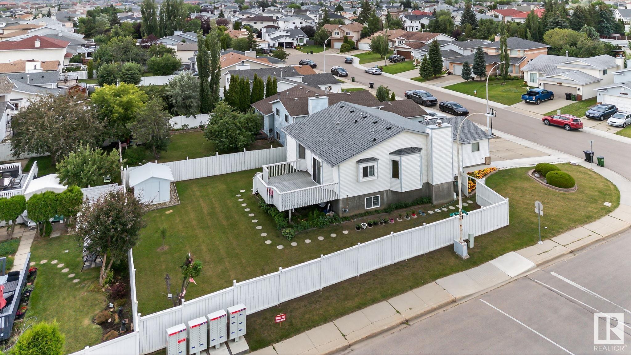Photo de la propriété: 15404 73 Street NW AB T5Z 2X9