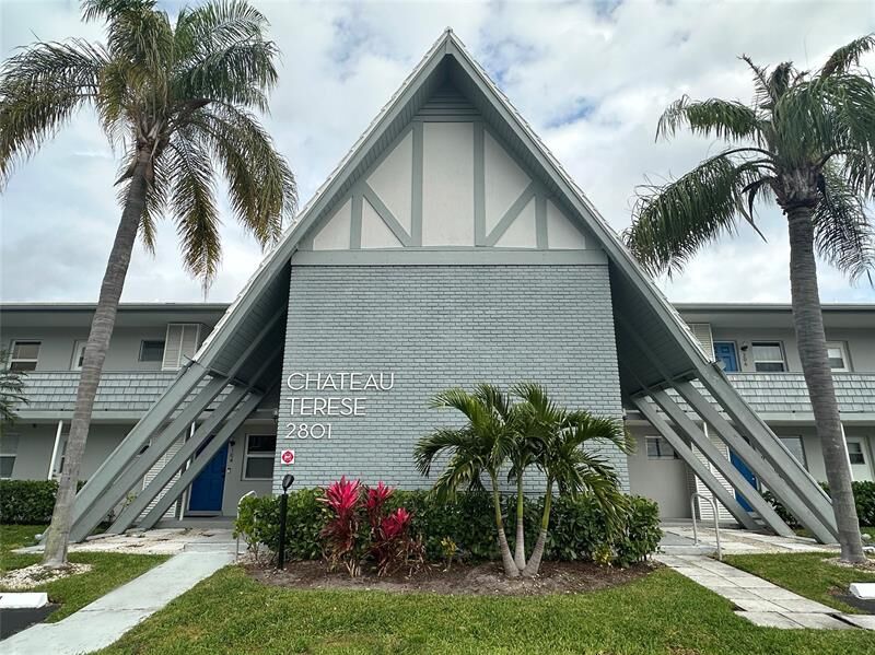 Property Photo: 2801 NE 33rd Ct 201 FL 33306