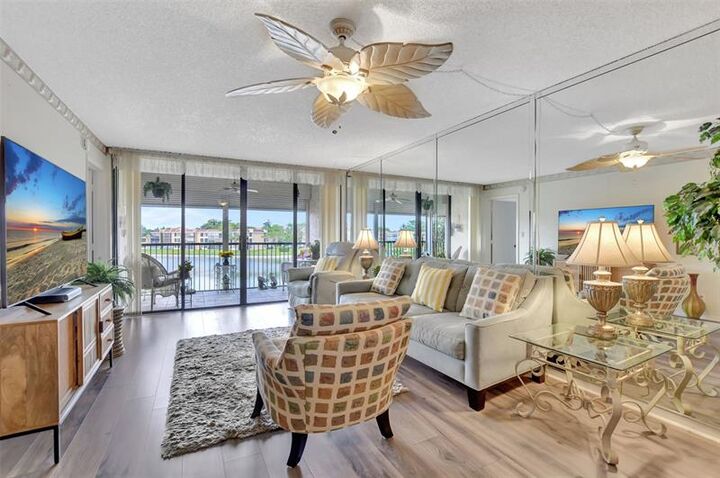 Property Photo: 6033 Coral Lake Dr 6033 FL 33063