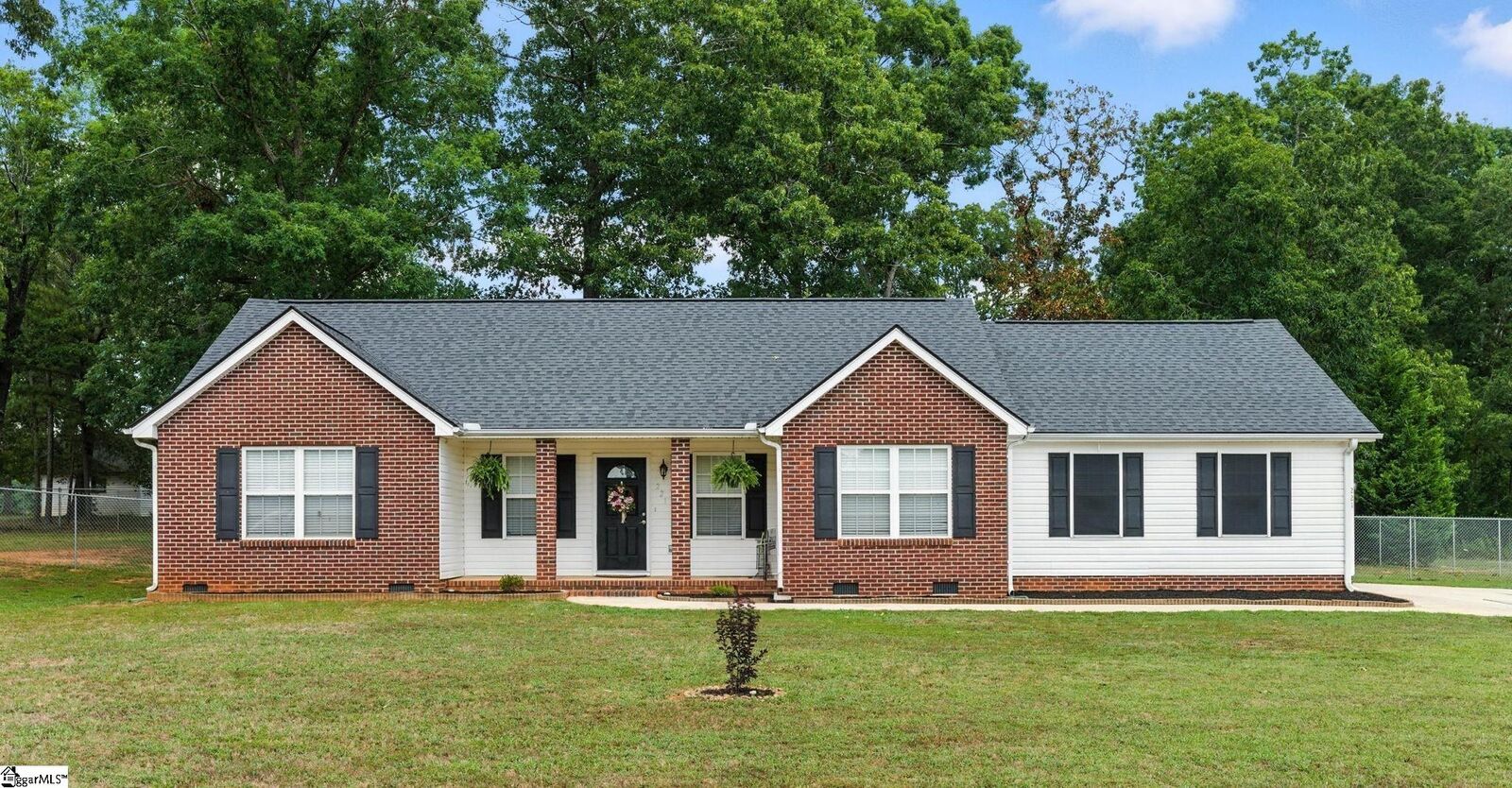 Property Photo: 221 Sylvia Road SC 29627