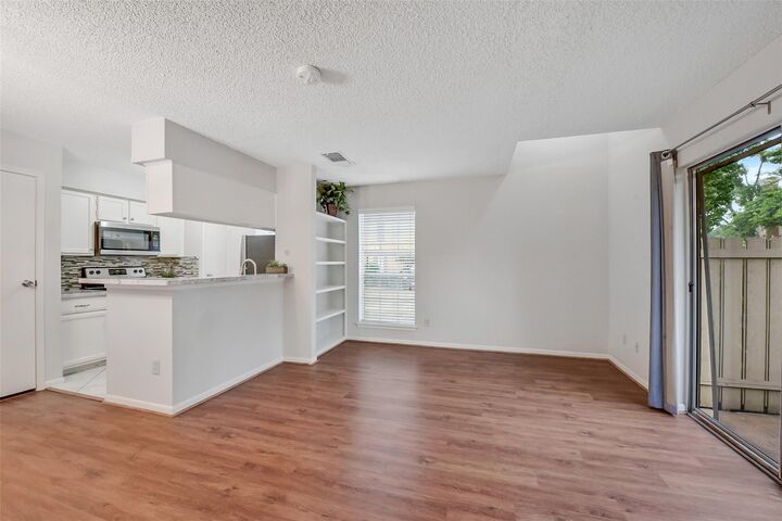 Property Photo: 2120 El Paseo Street 501 TX 77054
