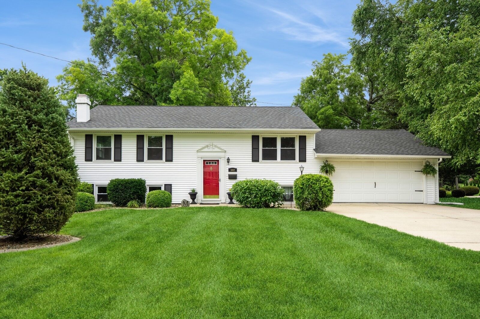 Property Photo:  502 4th Street SE  IA 50009 
