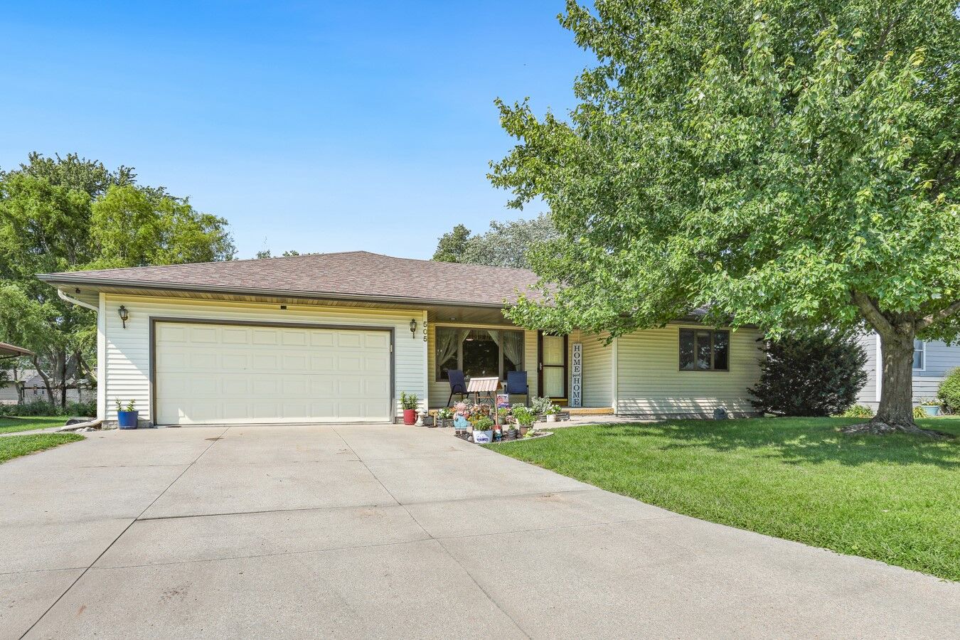 Property Photo:  505 W Meadow Drive  IA 50228 