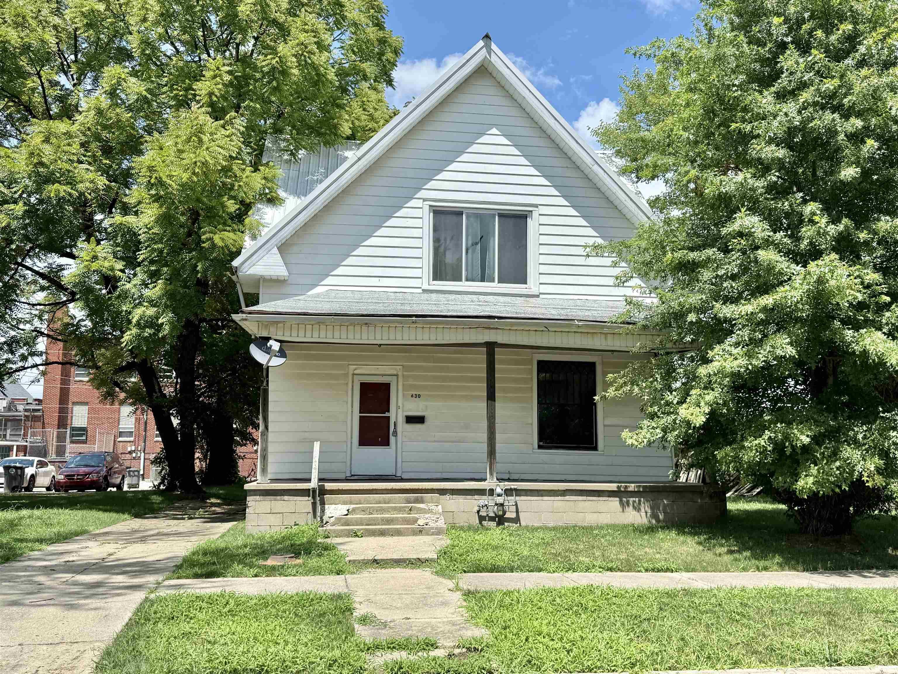 Property Photo:  630 E Gum Street  IN 47713 