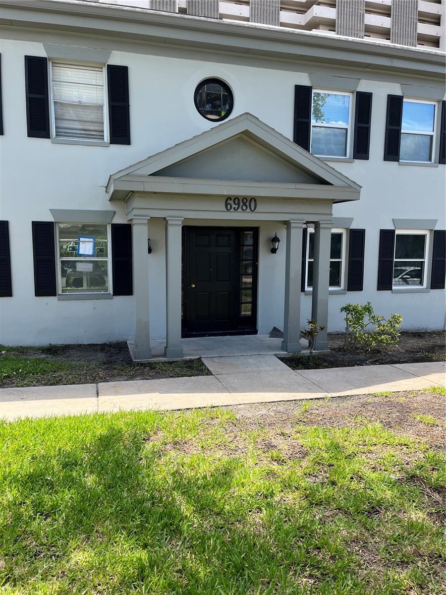 Property Photo: 6980 Avenue Des Palais 2 FL 33707