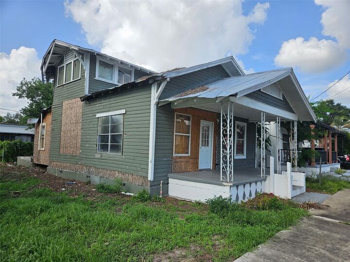 Property Photo: 1022 E 15th Avenue 1/2 FL 33605