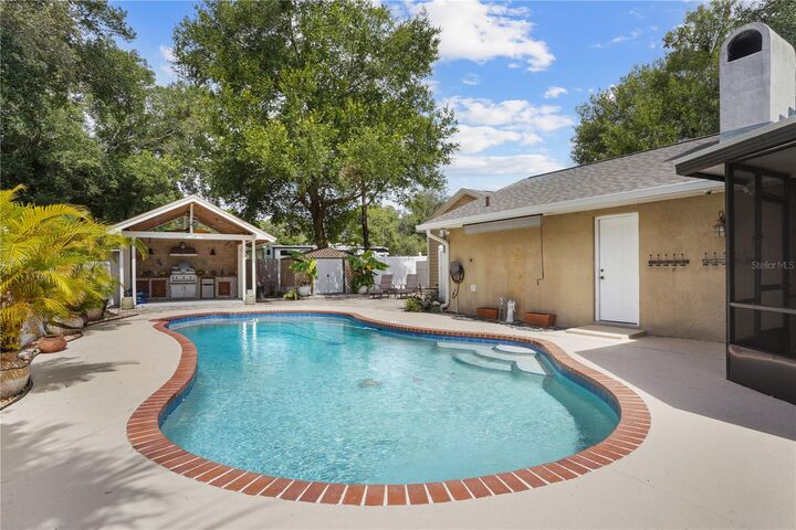 Property Photo: 256 Alpine Street FL 32701