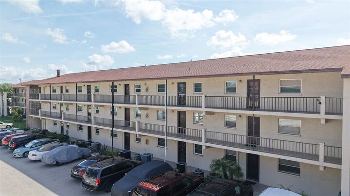 Property Photo: 2220 Stickney Point Rd 519 FL 34231
