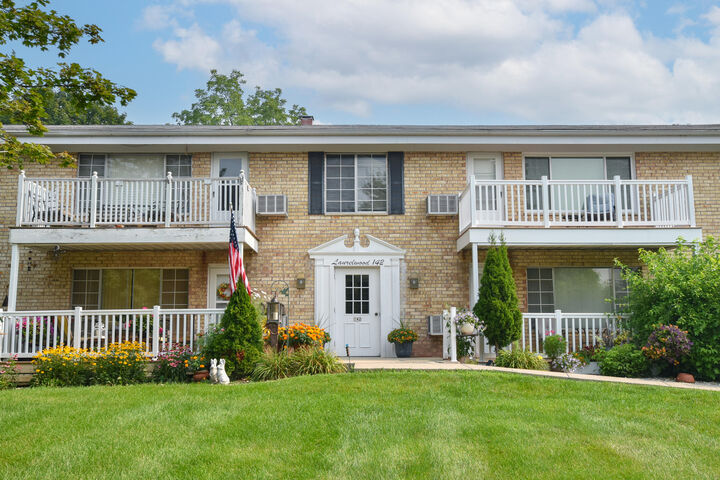 142 Heidel Rd 7  Thiensville WI 53092 photo