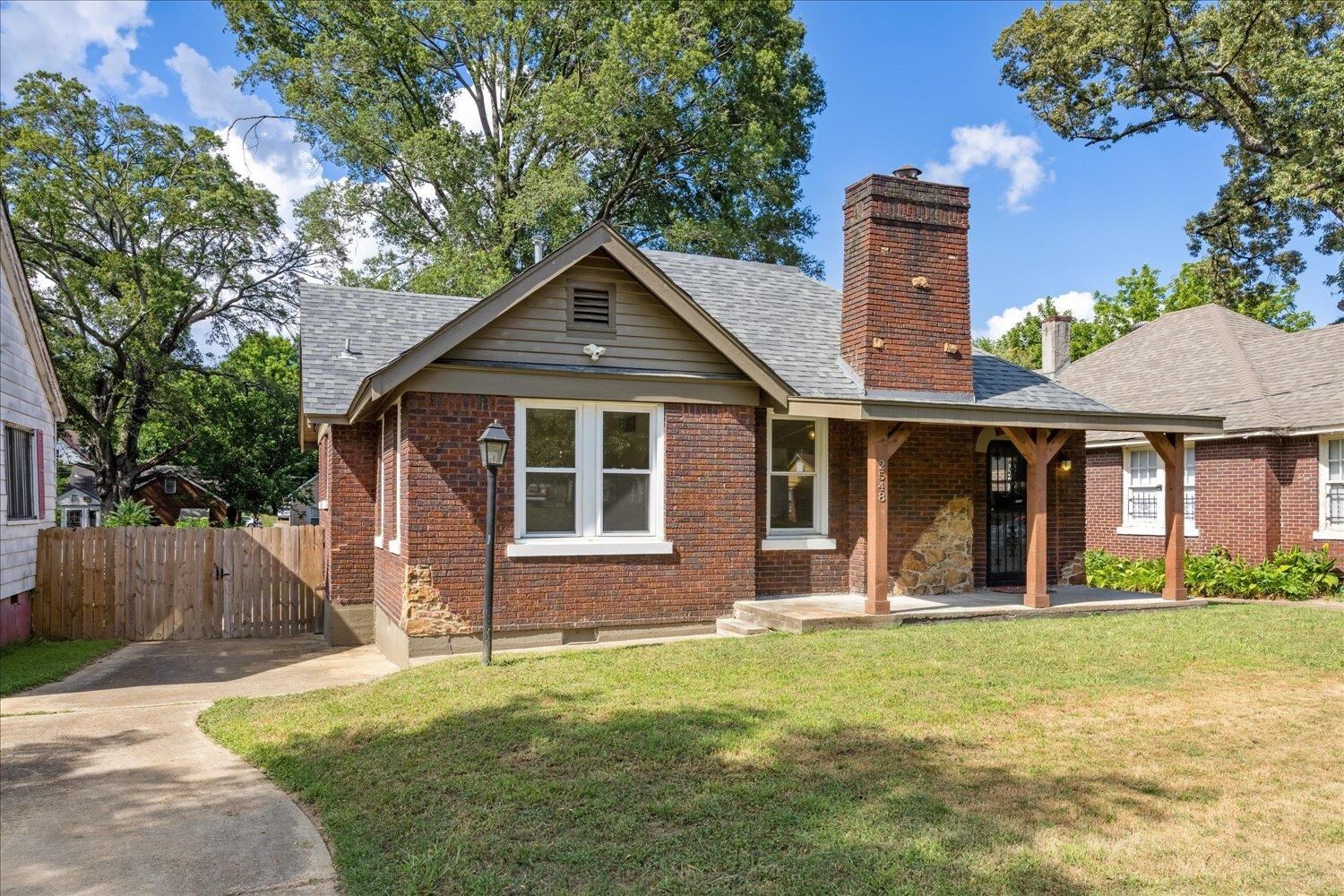 Property Photo: 2548 McAdoo Ave TN 38112