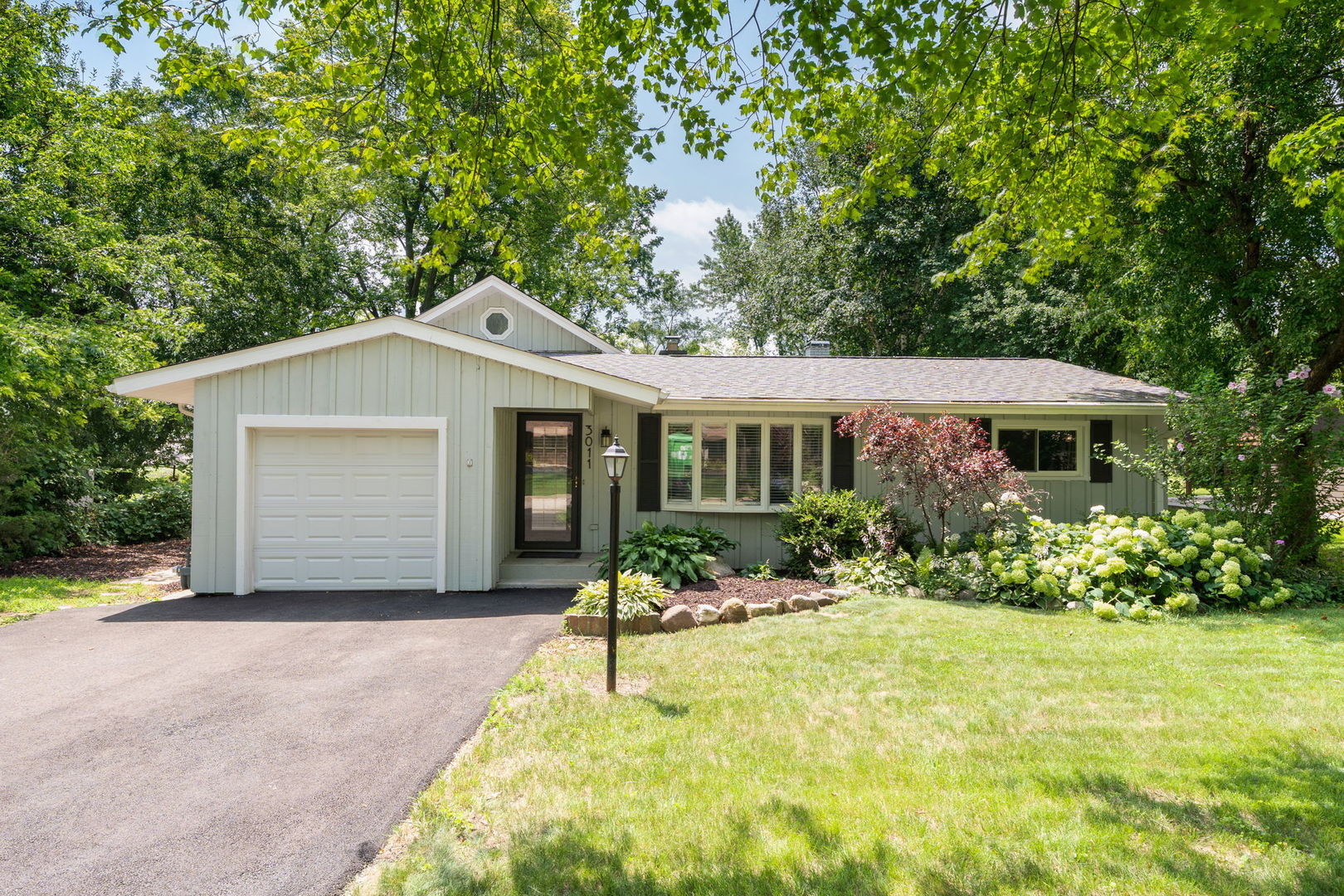 Property Photo: 3011 Killarney Drive IL 60013