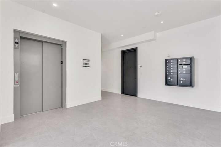 Property Photo:  848 N. Hayworth 401  CA 90046 