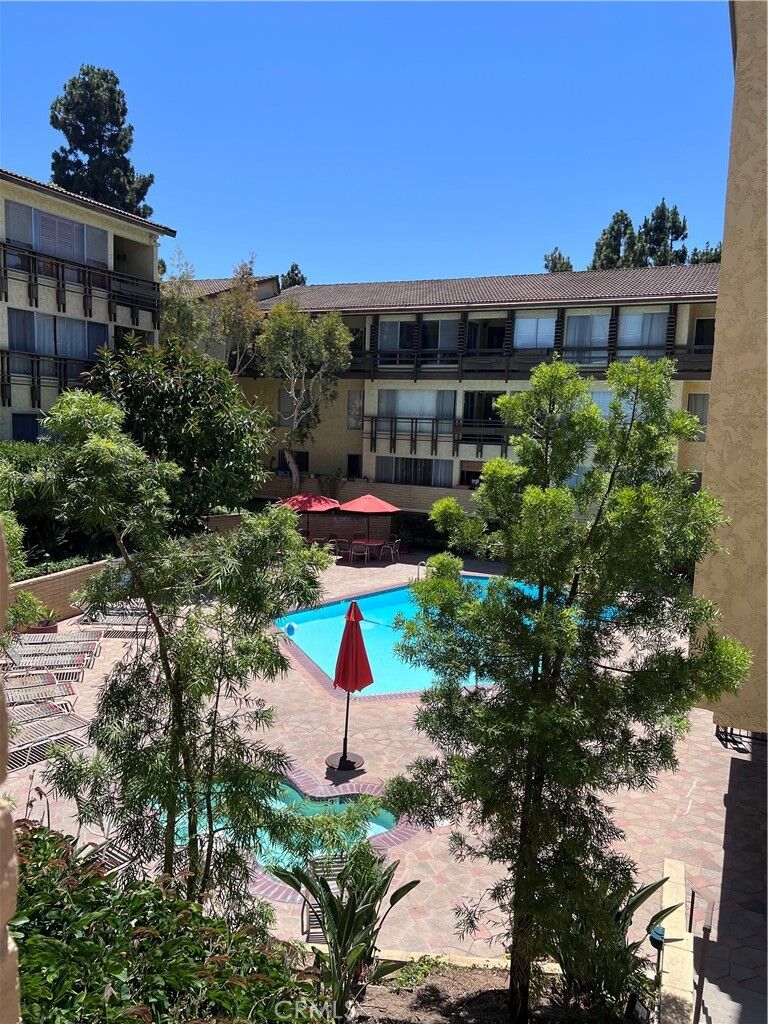 Property Photo: 5600 Kensington Way 209 CA 90230