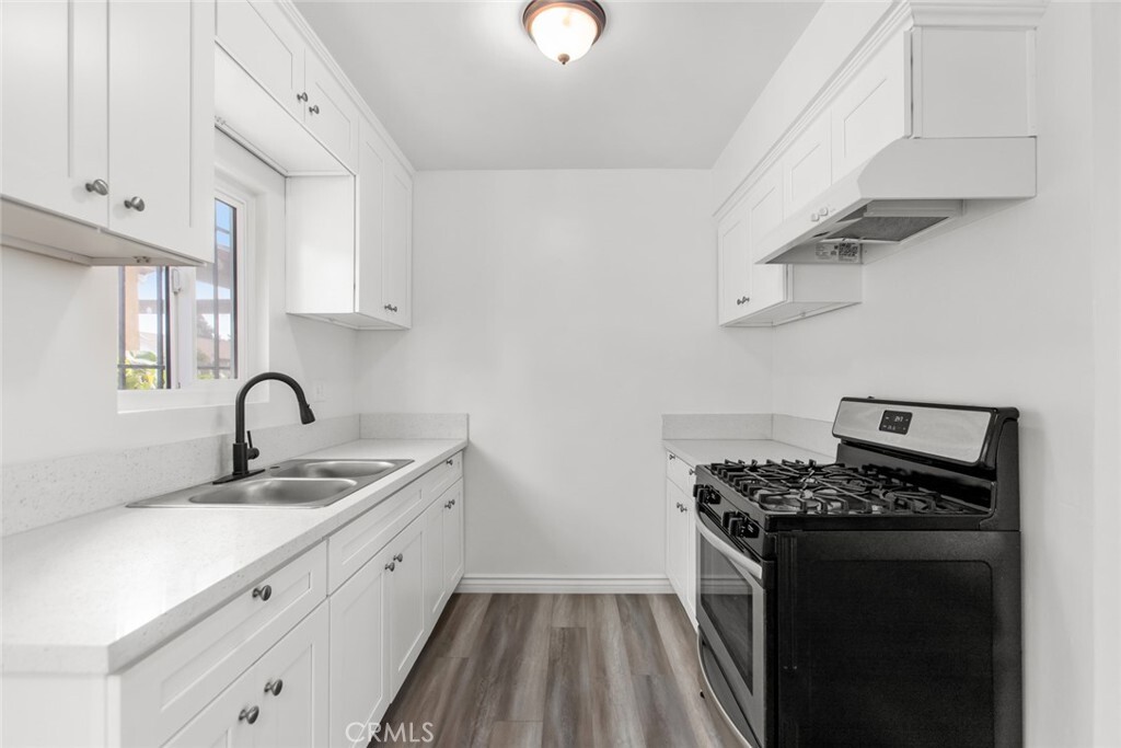 Property Photo: 925 W 76th Street 2 CA 90044