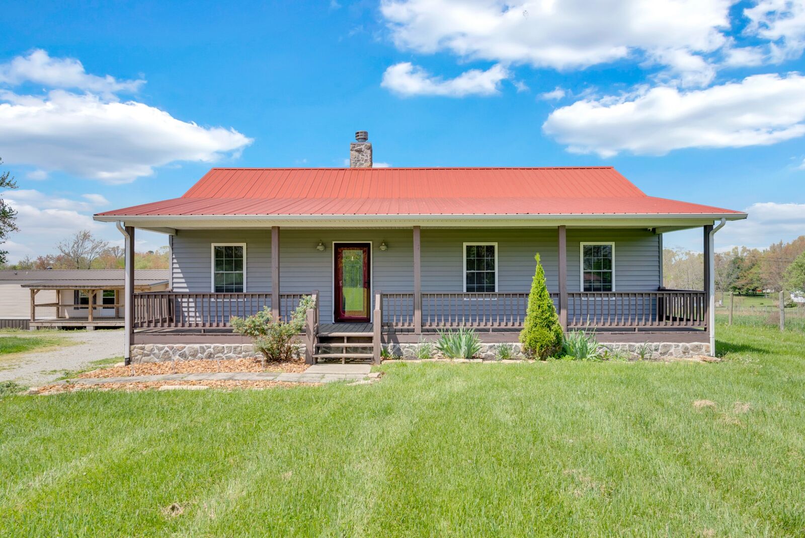 Property Photo: 6006 S York Hwy TN 38553