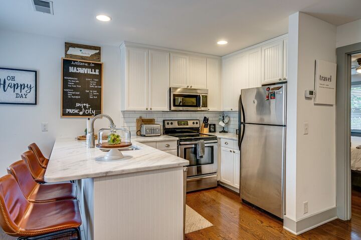Property Photo: 818 Fatherland St 5 TN 37206