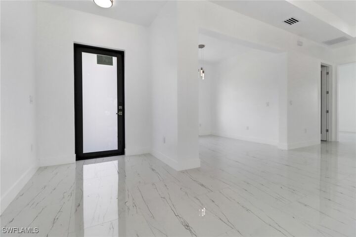 Property Photo: 2911 28th Street SW FL 33976