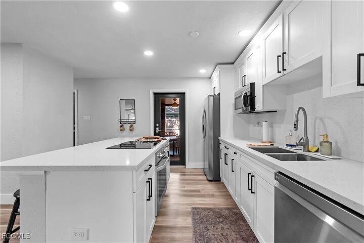 Property Photo:  1373 Morningside Drive  FL 33901 