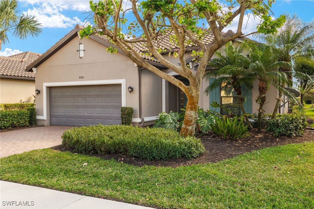 Property Photo: 8502 Palacio Terrace N FL 34114