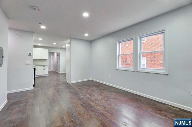 Property Photo:  28 Brook Avenue 1  NJ 07057 