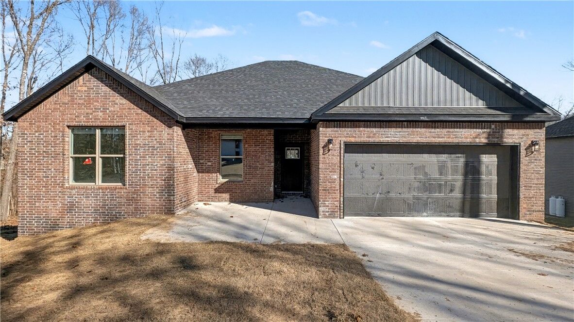 Property Photo:  8 Osborne Lane  AR 72715 