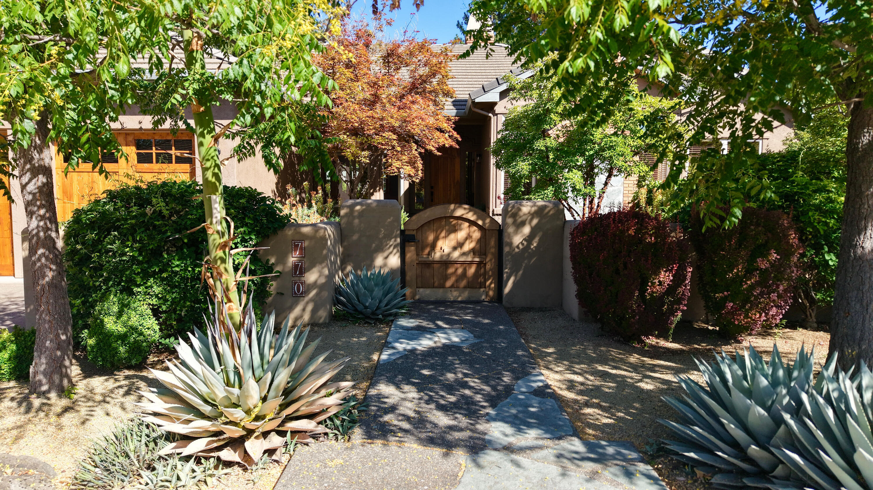 Property Photo: 770 Eastridge Drive OR 97504