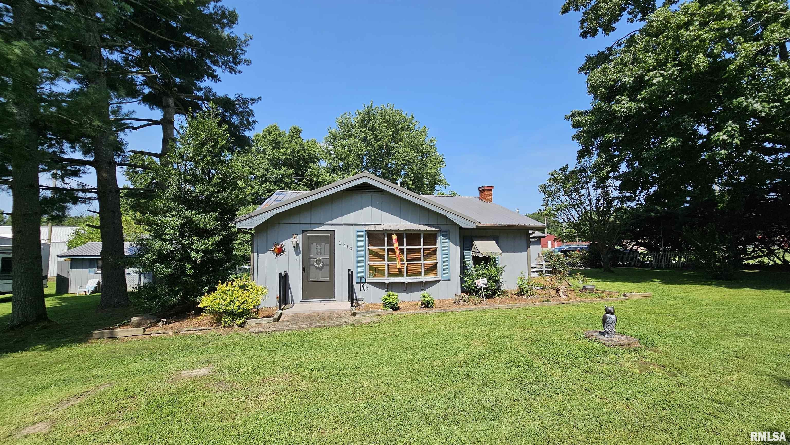 1210 Peterson Avenue  Johnston City IL 62951 photo