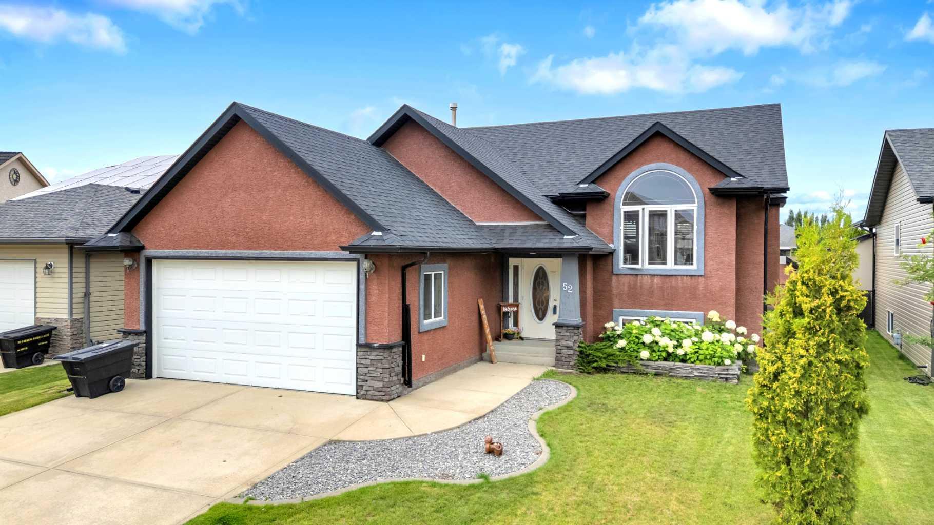 52 Estella Crescent  Lacombe AB T4L 2M3 photo