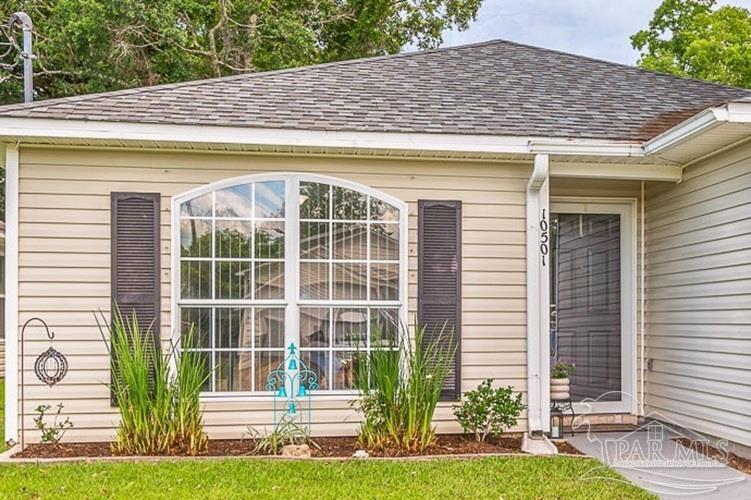 Property Photo: 10501 Senegal Dr FL 32534