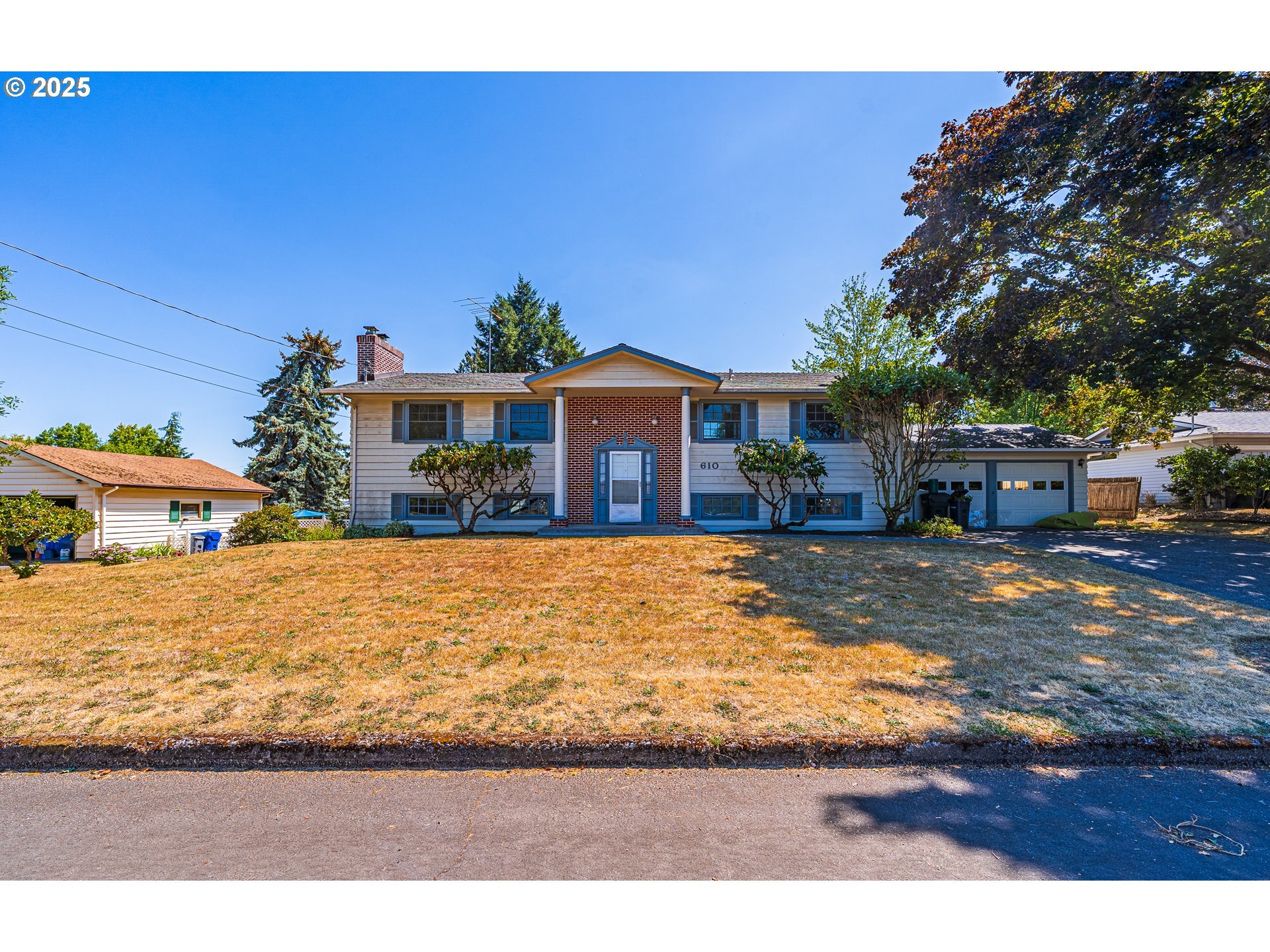 Property Photo: 610 Apple Blossom Ave OR 97303