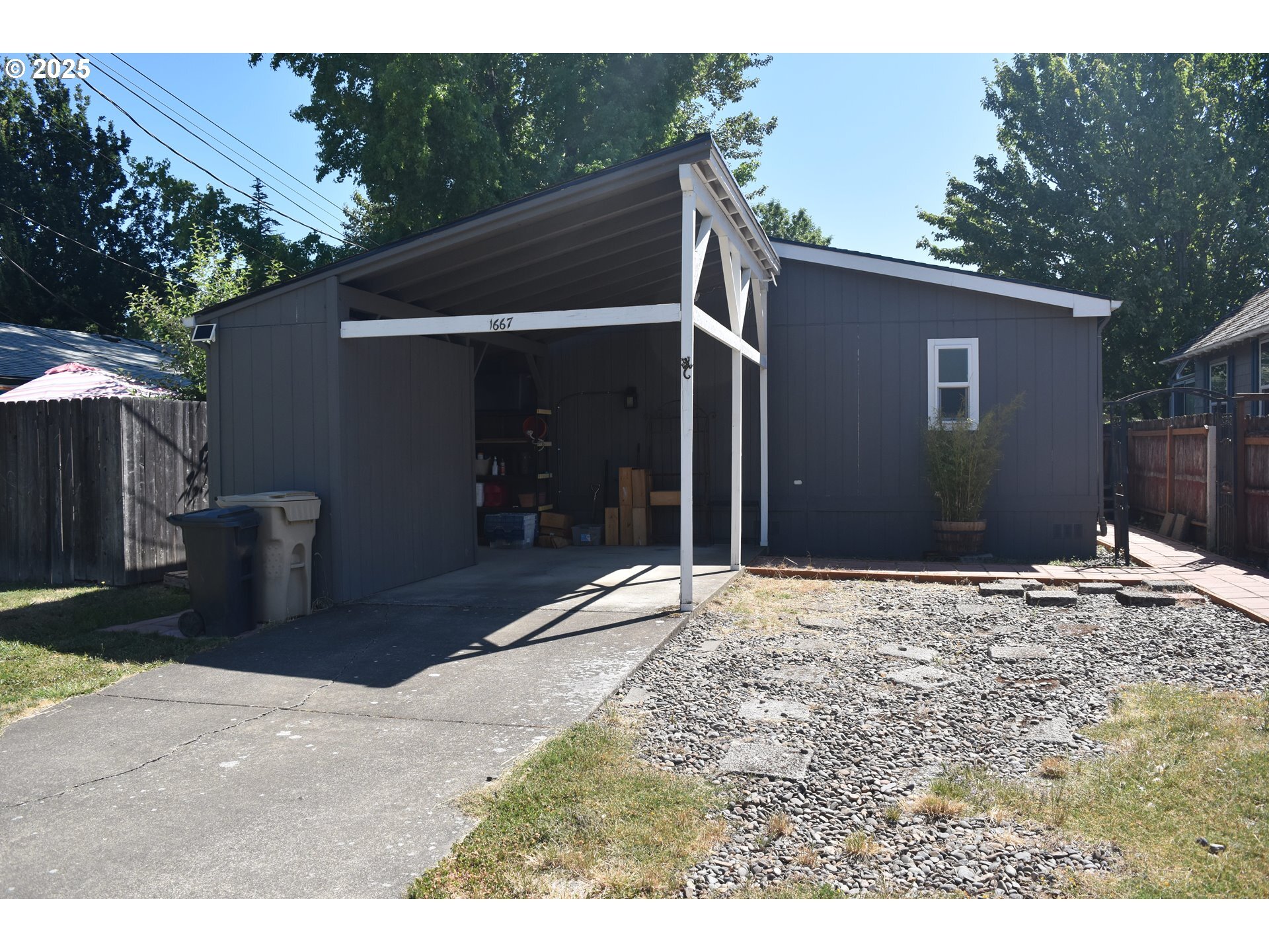 Property Photo: 1667 NW Highland Dr OR 97330