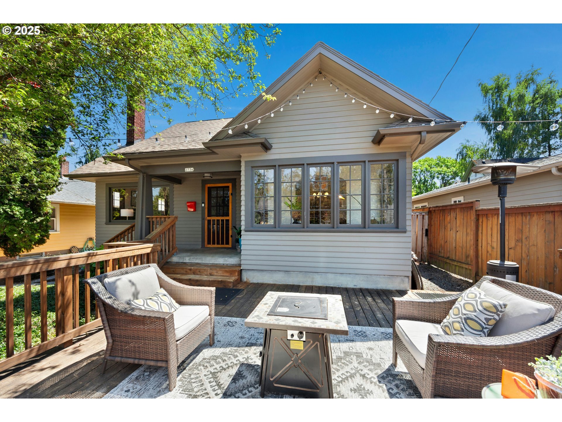 Property Photo: 2736 SE Stark St OR 97214