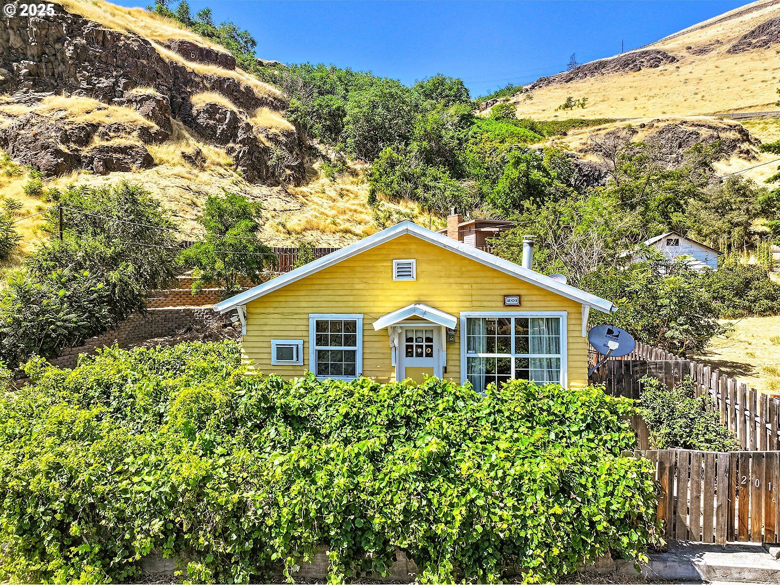 Property Photo: 201 Bunn St WA 98673