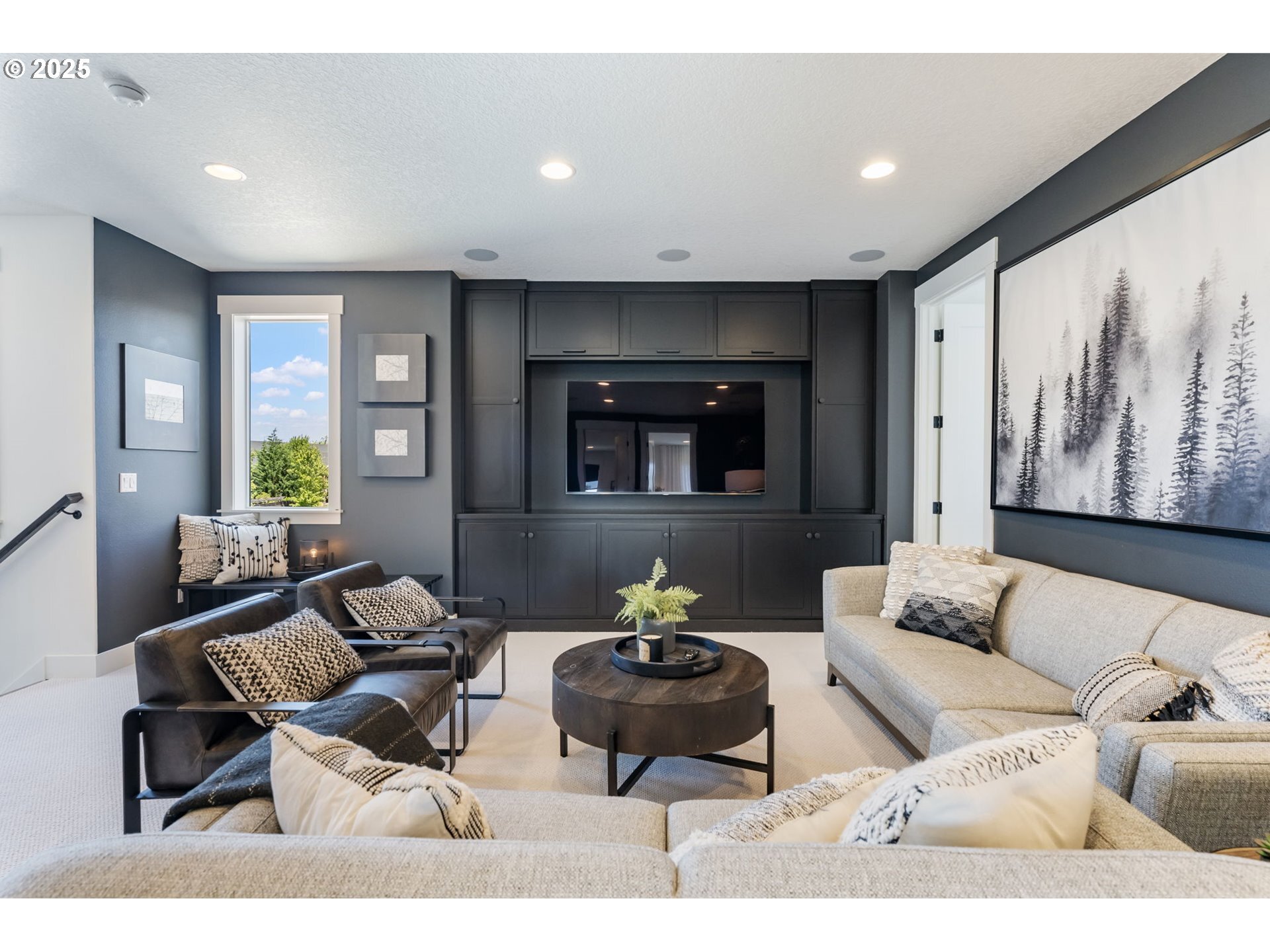 Property Photo: 13910 NW 56th Ave WA 98685