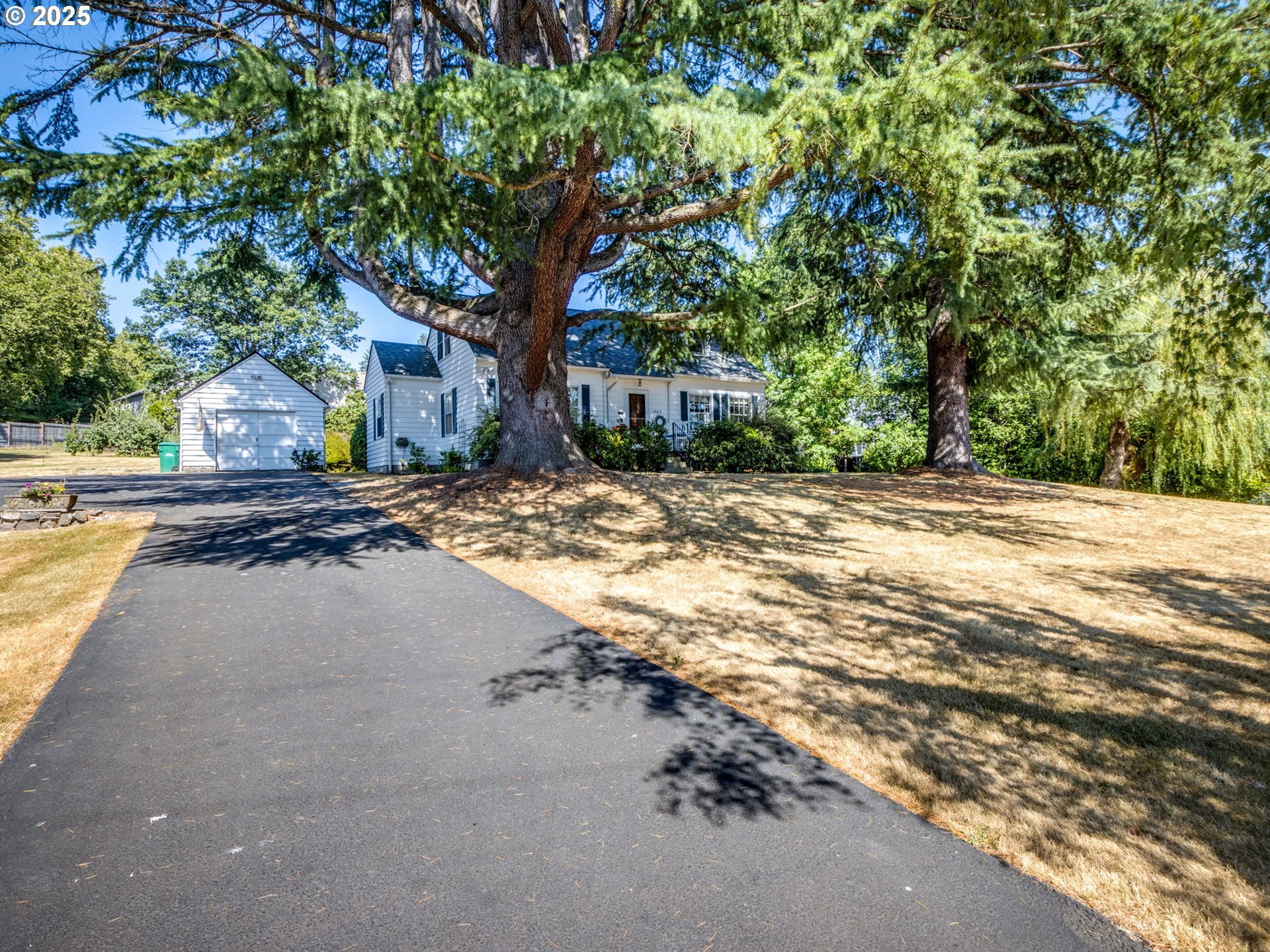Property Photo: 16212 SE Harold Ave OR 97267