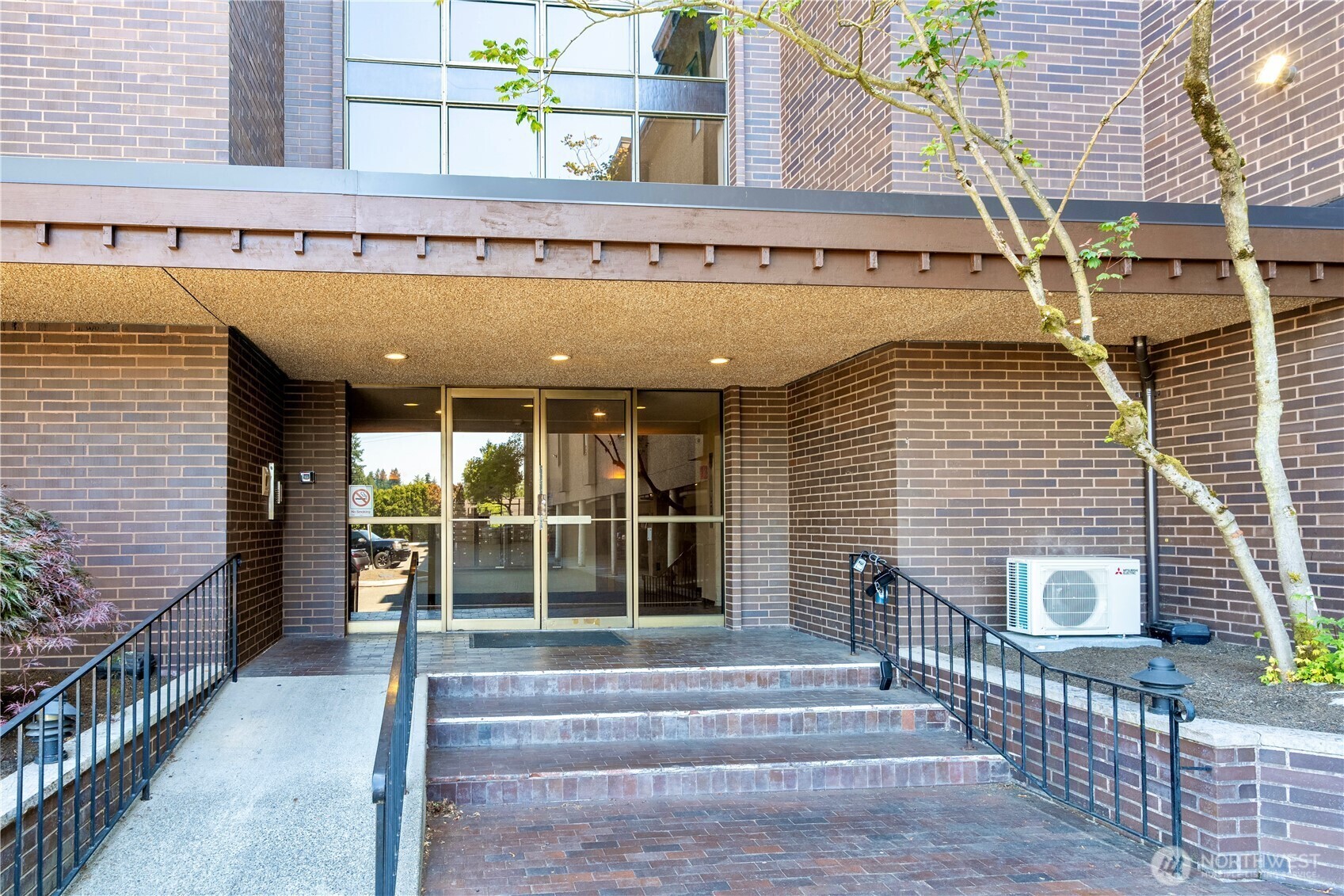 Property Photo: 5915 Highway Place 404 WA 98203