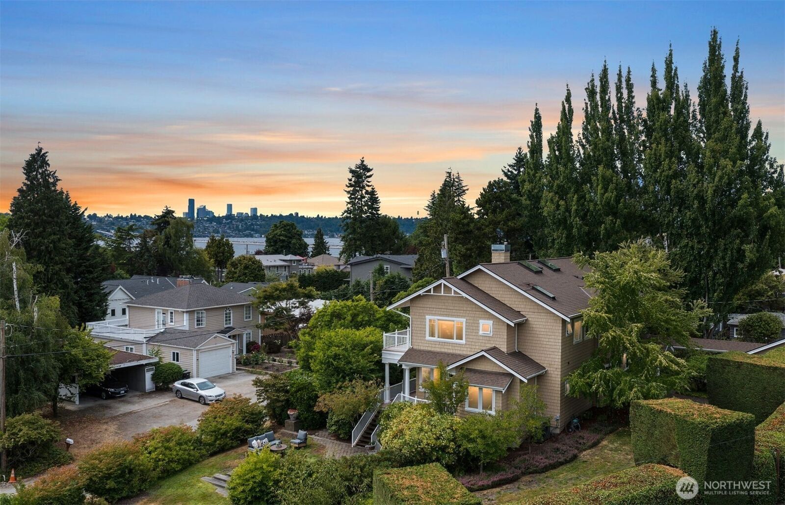 Property Photo:  3021 W Mercer Way  WA 98040 