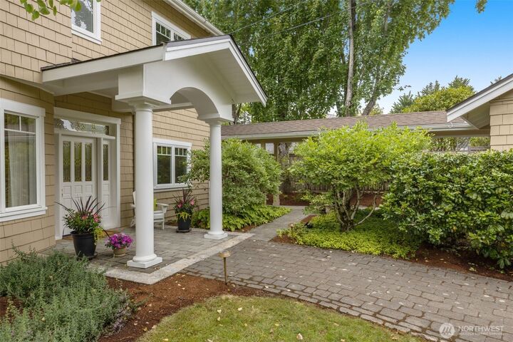 3021 W Mercer Way  Mercer Island WA 98040 photo