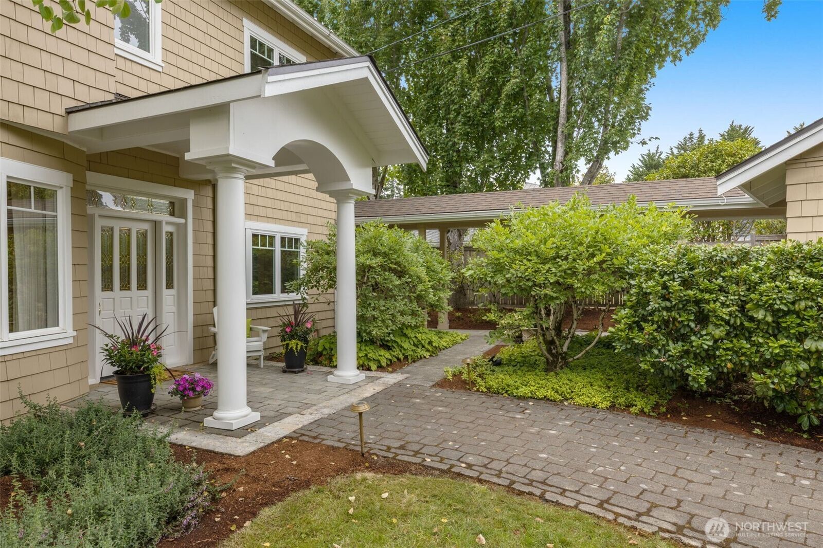 Property Photo:  3021 W Mercer Way  WA 98040 