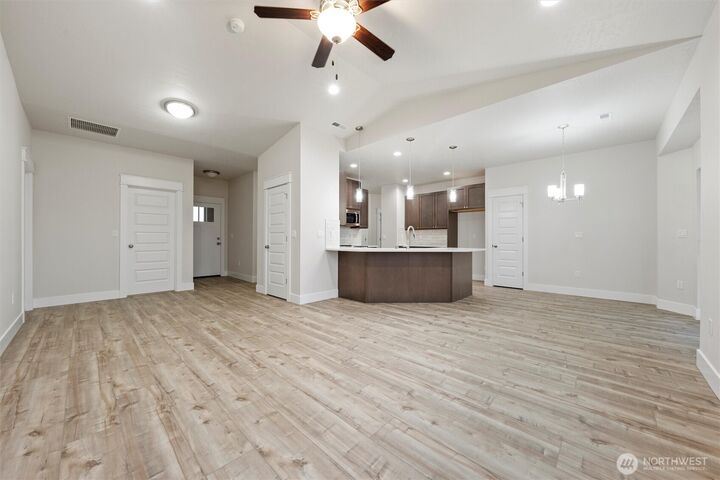 Property Photo:  1505  7th Avenue NE  WA 98848 