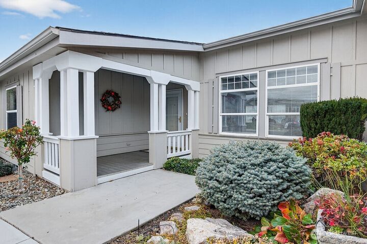 Property Photo: 584 Canyon Drive WA 98802