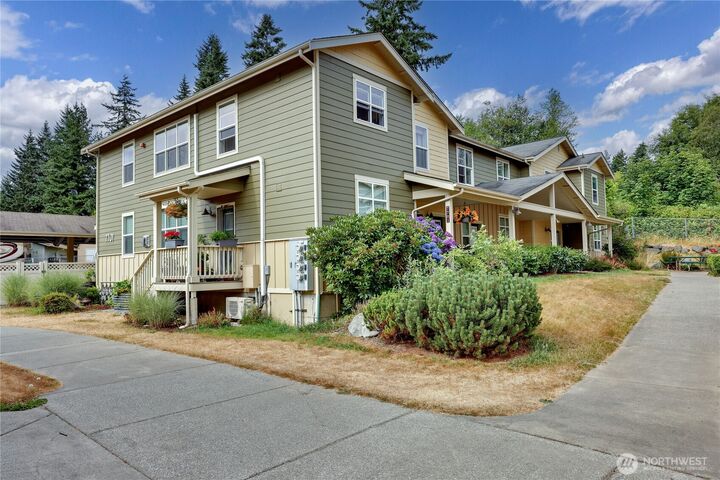 Property Photo: 7701 Beacon Place NE 103 WA 98311