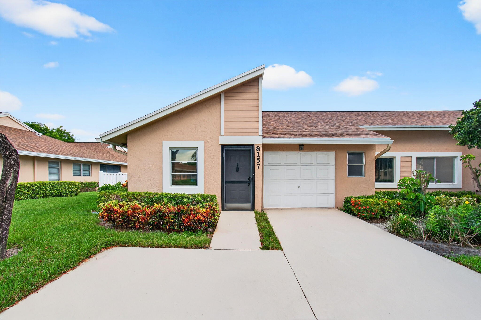 Property Photo: 8157 Springtree Road FL 33496