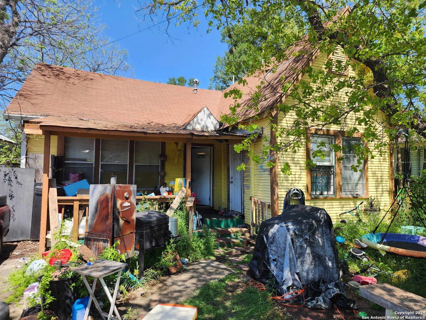 Property Photo: 513 Lamar St TX 78202