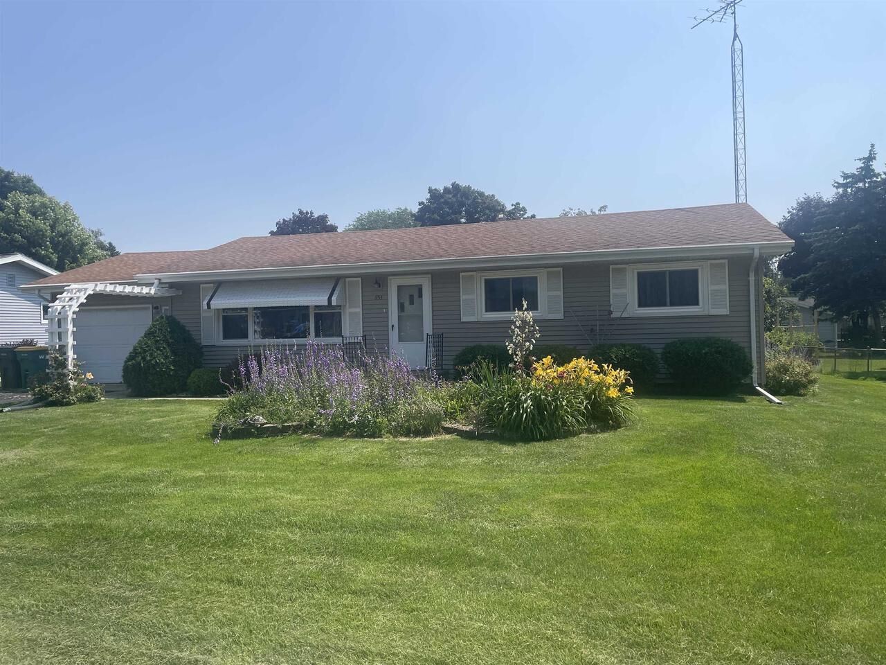 Property Photo: 653 Hamburg Street WI 54971