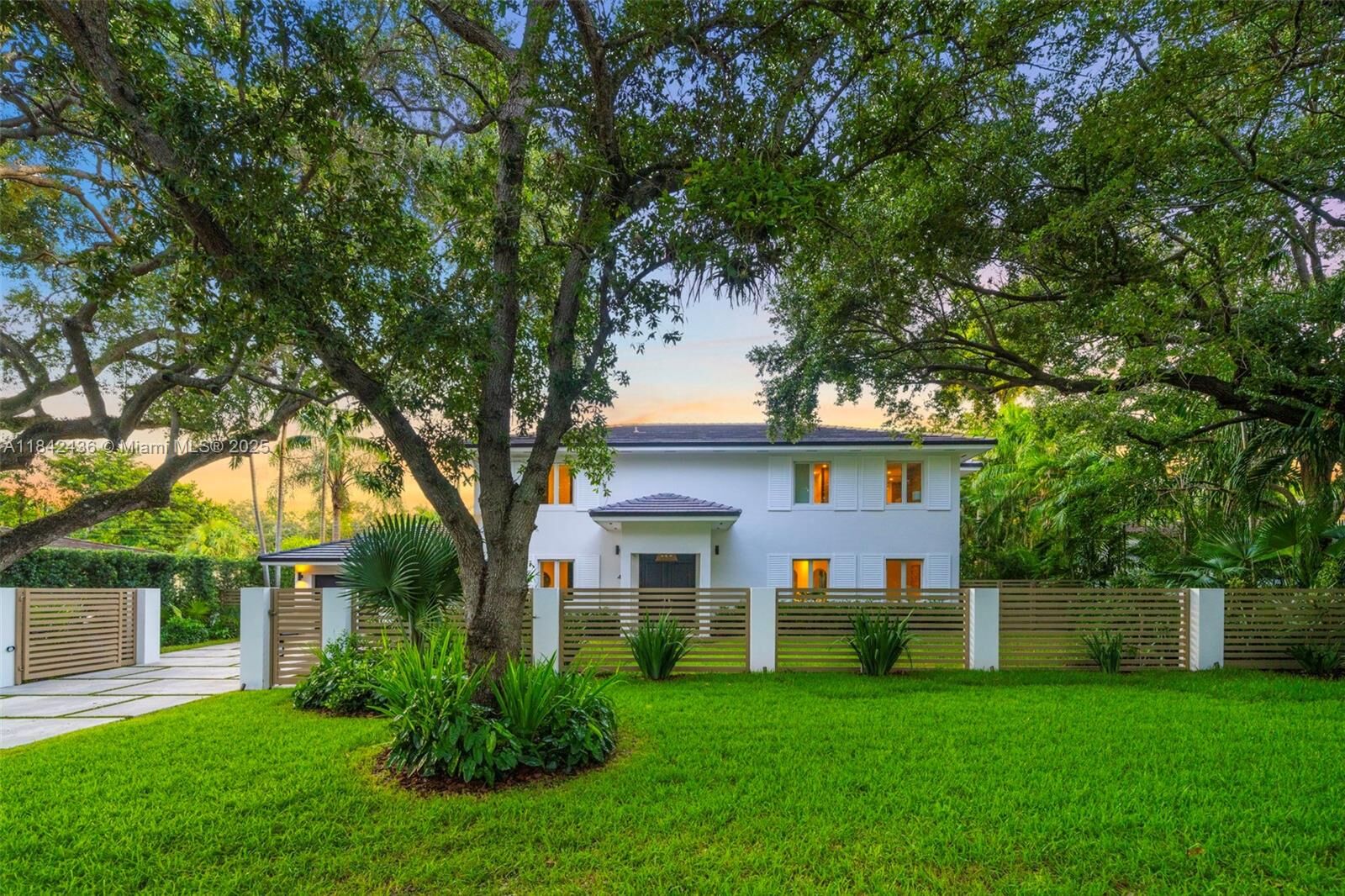 Property Photo: 441 San Servando Ave FL 33143