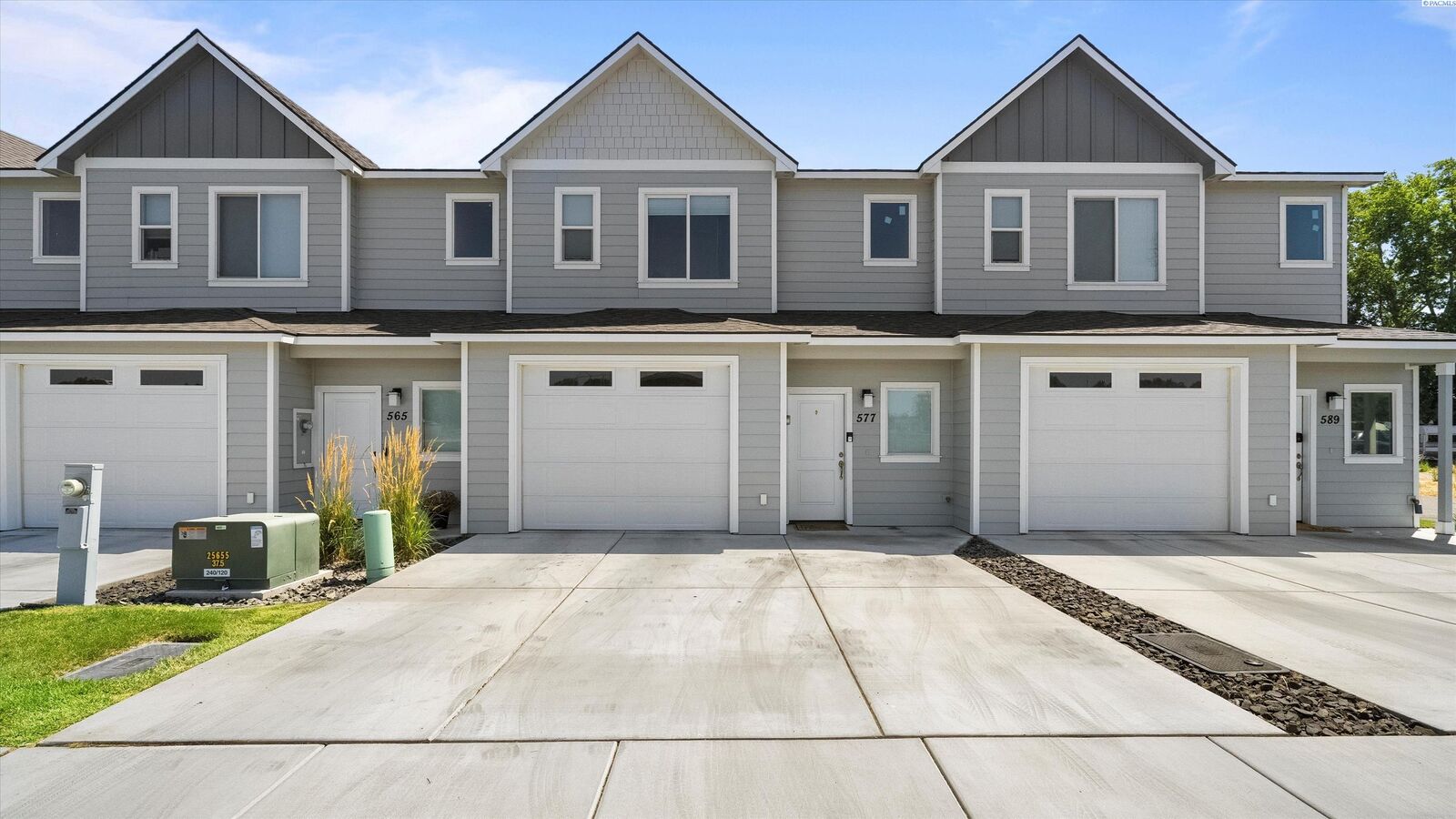 Property Photo:  577 S Quillan P  WA 99336 