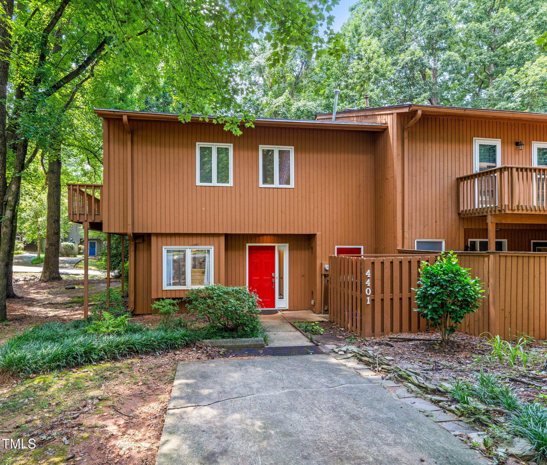 Property Photo: 4401 Shadetree Court NC 27613