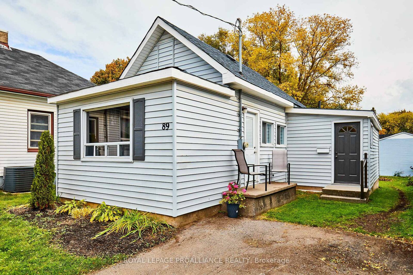Property Photo:  89 Cromwell Avenue  ON L1J 4T5 